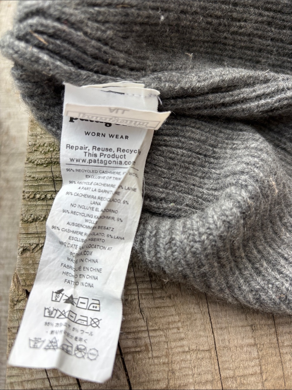 Patagonia Women’s Recycled Cashmere Wool Ribbed Beanie - Picture 4 of 6